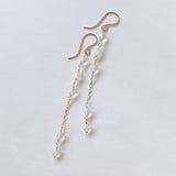 ラウンドカットオパールのステーションロングピアス