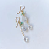 デュモルチェライトインクォーツとコロンビア産エメラルド、ムーンストーンのピアス