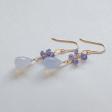 天然ブルーカルセドニーとタンザナイトのピアス