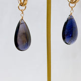 バフトップカットの大粒アイオライトの一石ピアスチャーム