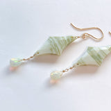 グリーンジャスパーとオパールのピアス