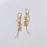 インペリアルトパーズのカービングピアス