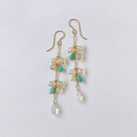 ラウンドカットオパールとソノランターコイズのロングピアス