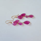 ピンクサファイアのグラデーションピアス