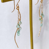 コロンビア産エメラルドのドロップカービングピアス