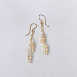 ラウンドカットオパールのダブルラインピアス