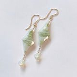 グリーンジャスパーとオパールのピアス
