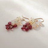 ラウンドカットオパールとガーネットのしゃらしゃらピアス