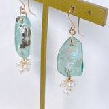 ローマングラスと淡水パールのフリルピアス