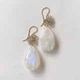 大きなレインボームーンストーンとラブラドライトのピアス