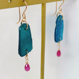 ローマングラスとルビーのピアス