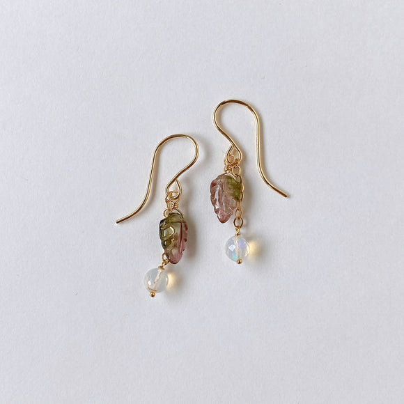 トルマリンリーフとオパールのコンパクトピアス