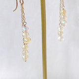 ラウンドカットオパールのダブルラインピアス