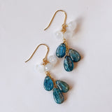 カイヤナイトとムーンストーンのブーケピアス