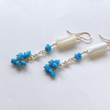 スリーピングビューティーターコイズとホワイトシェル、淡水パールのピアス