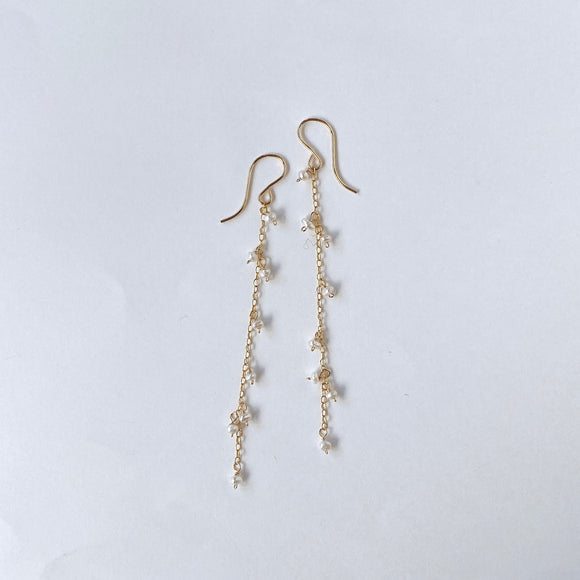 淡水パールの華奢ロングピアス