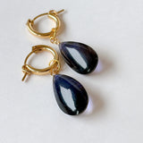 バフトップカットの大粒アイオライトの一石ピアスチャーム