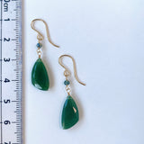 サーペンティンとグリーンサファイアのピアス