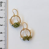 モルダバイトと淡水パールのリングピアス