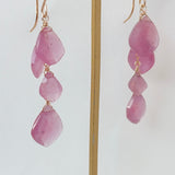 ピンクサファイアのグラデーションピアス