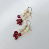 ラウンドカットオパールとガーネットのしゃらしゃらピアス