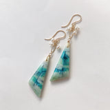 オパライズドウッドと淡水パールのピアス