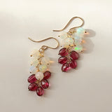 ラウンドカットオパールとガーネットのしゃらしゃらピアス