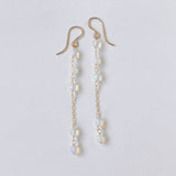 ラウンドカットオパールのステーションロングピアス