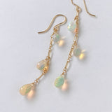 ドロップカットオパールの三連ピアス