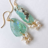 ローマングラスと淡水パールのフリルピアス