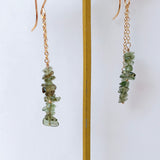 モルダバイトのダブルラインピアス