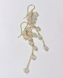 ラウンドカットオパールのセミロングピアス