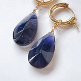 バフトップカットの大粒アイオライトの一石ピアスチャーム