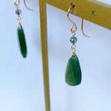 サーペンティンとグリーンサファイアのピアス