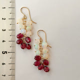 ラウンドカットオパールとガーネットのしゃらしゃらピアス