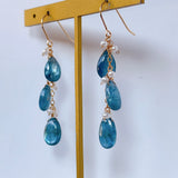 カイヤナイトと淡水パールのピアス