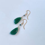 サーペンティンとグリーンサファイアのピアス