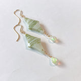 グリーンジャスパーとオパールのピアス