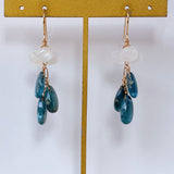 カイヤナイトとムーンストーンのブーケピアス