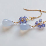 天然ブルーカルセドニーとタンザナイトのピアス