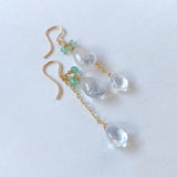 デュモルチェライトインクォーツとコロンビア産エメラルド、ムーンストーンのピアス