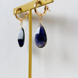 バフトップカットの大粒アイオライトの一石ピアスチャーム