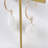 大きなレインボームーンストーンの一石ピアスA