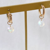 ラウンドカットオパールの一石ピアスチャーム