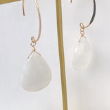 大きなレインボームーンストーンの一石ピアスA