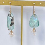 ローマングラスと淡水パールのフリルピアス