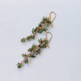 モルダバイトのふさふさピアス