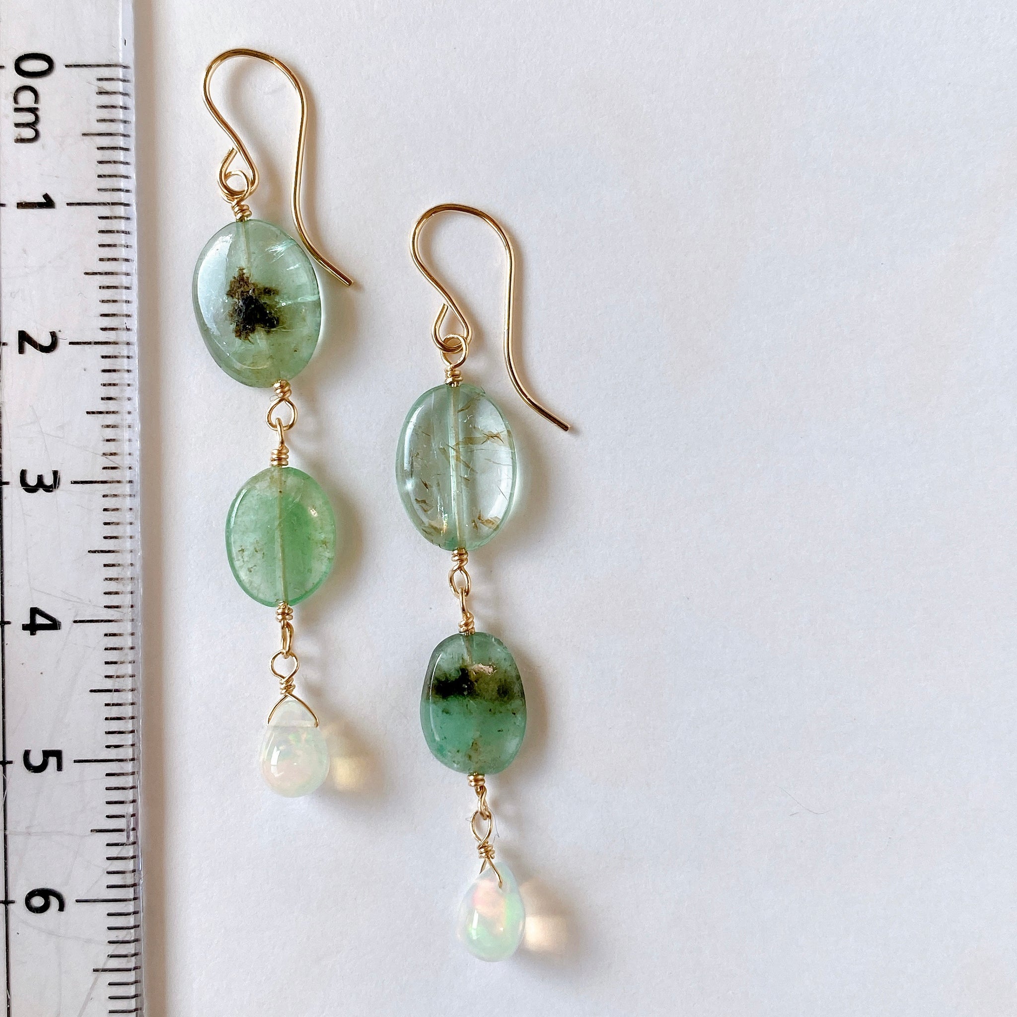 ロシア産エメラルドとオパールのドロップピアス(ホワイト ロシア産エメラルドとオパールのドロップピアス(ホワイト